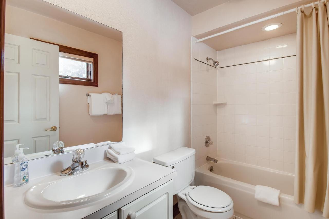 Pinecreek #F - 3 Bedroom - Close To Town - Shuttle To Slopes - Pool And Hot Tub Access เบรกเคนริดจ์ ภายนอก รูปภาพ